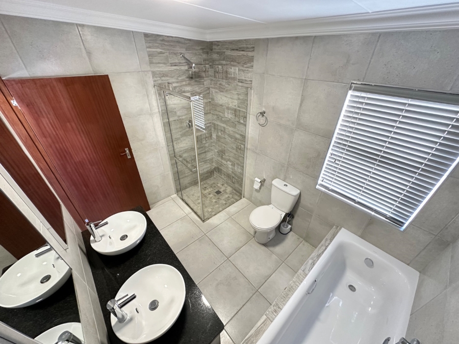 4 Bedroom Property for Sale in Hartenbos Heuwels Western Cape